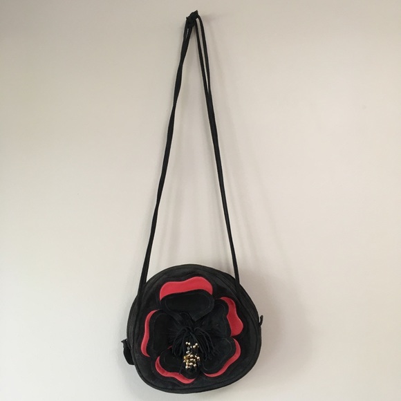 Vintage black & red leather handbag with flower - Picture 2 of 6